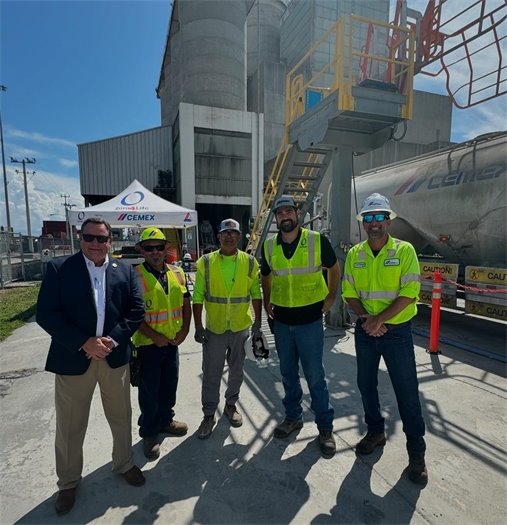 CEMEX team and Port Executive Director