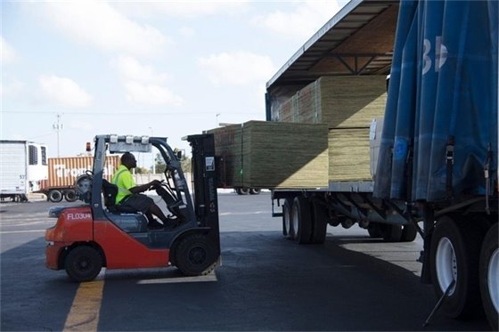 Tropical Shipping employee