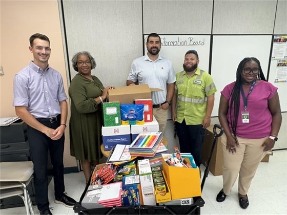 CEMEX Team and Port interns dropping off donations