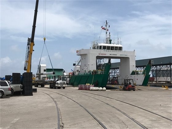 Heavy Lust stevedores loading large pipe