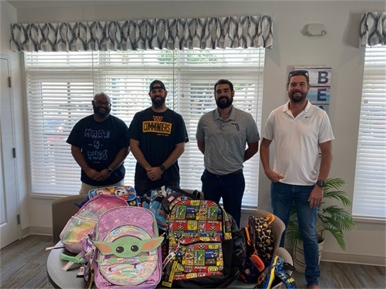 CEMEX and Southeast Hay at school supplies distribution event
