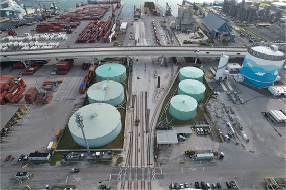 PIDP rail tracks west of bridge