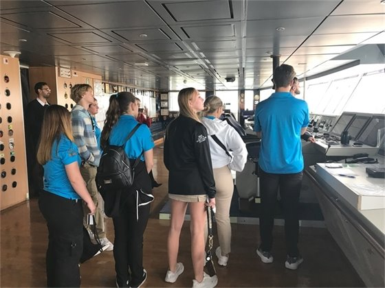 Students on the bridge 