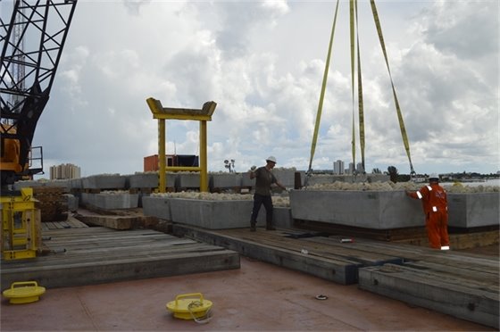 Resolve Marine Group stevedores positioning reef unit onboard barge 