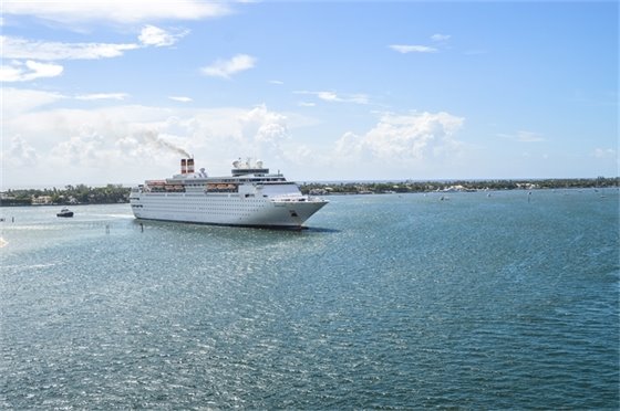 Grand Classica cruise ship entering Port