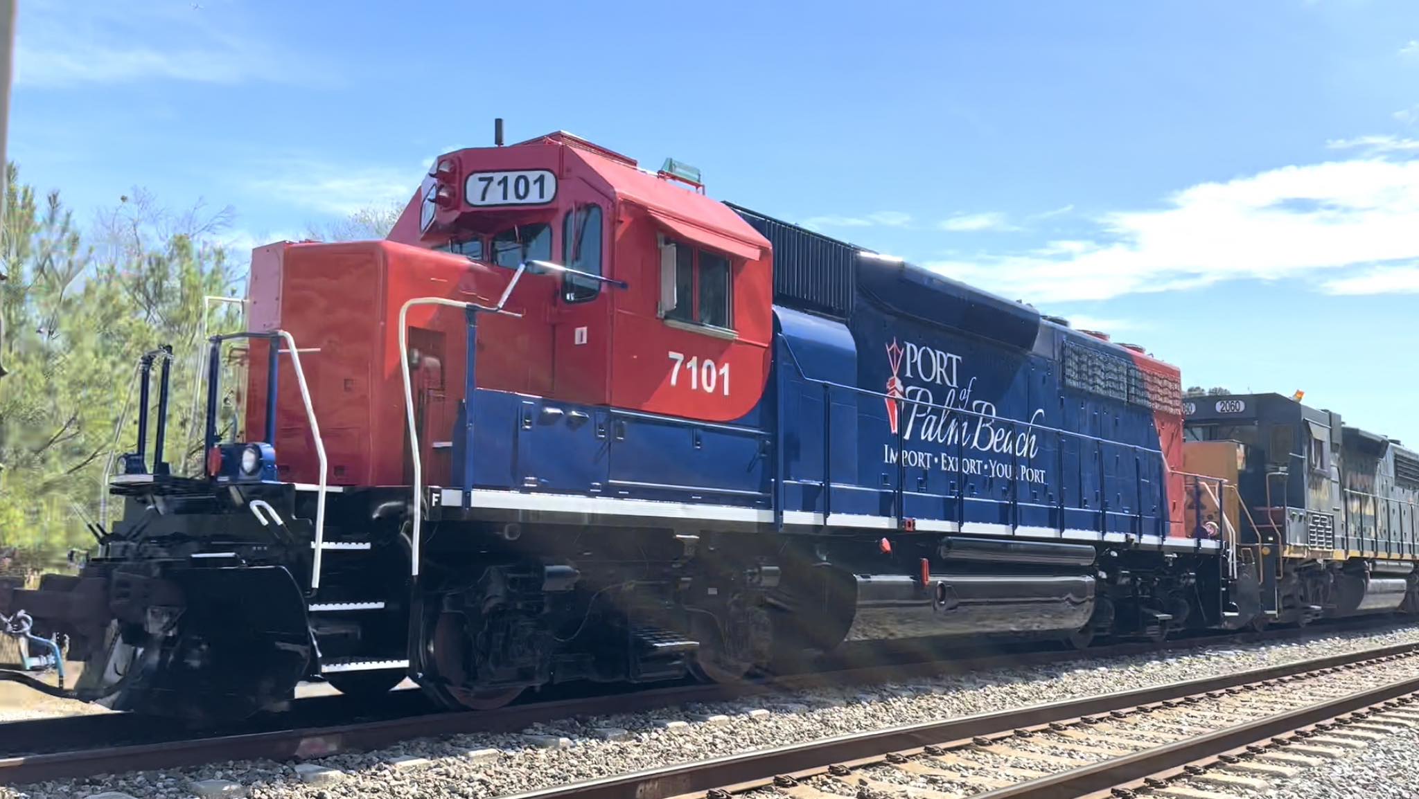 Photo of locomotive in transit Elijah Alqueza